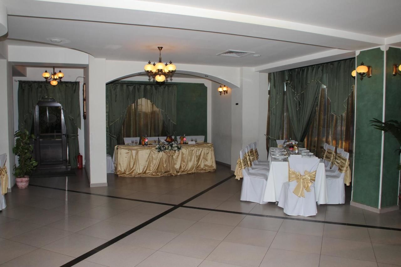 Отель Hotel Royal 2 Urziceni-18