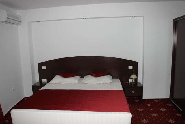 Отель Hotel Royal 2 Urziceni-18